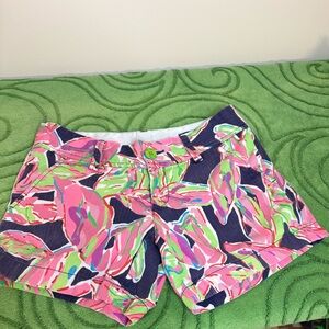 Lilly Pulitzer, the Callahan short, some wash wear